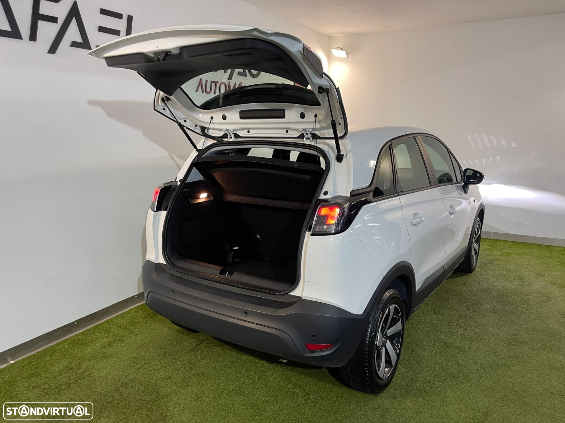 Opel Crossland 1.2 T Business Edition - 28