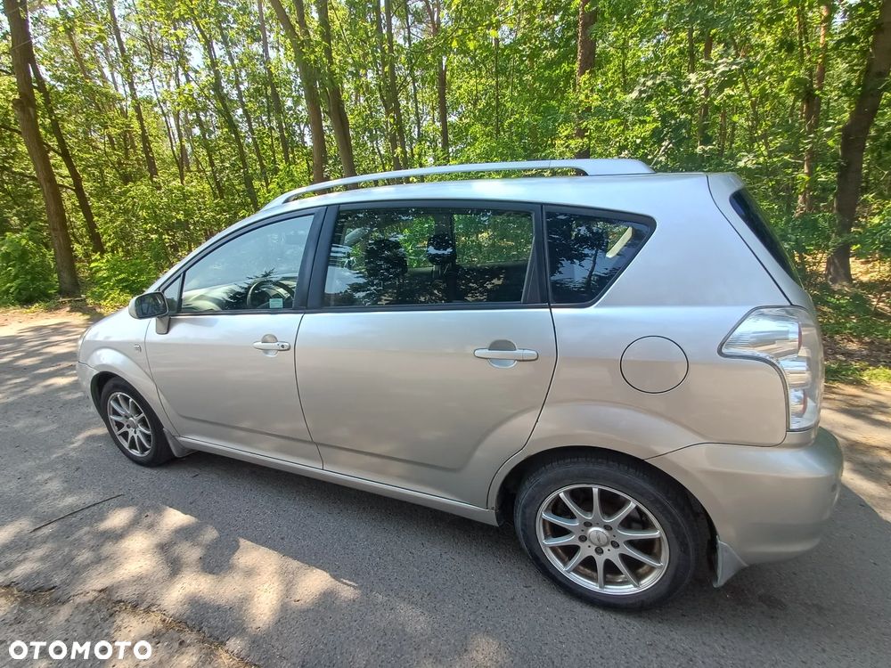 Toyota Corolla Verso 1.8 Premium + - 5