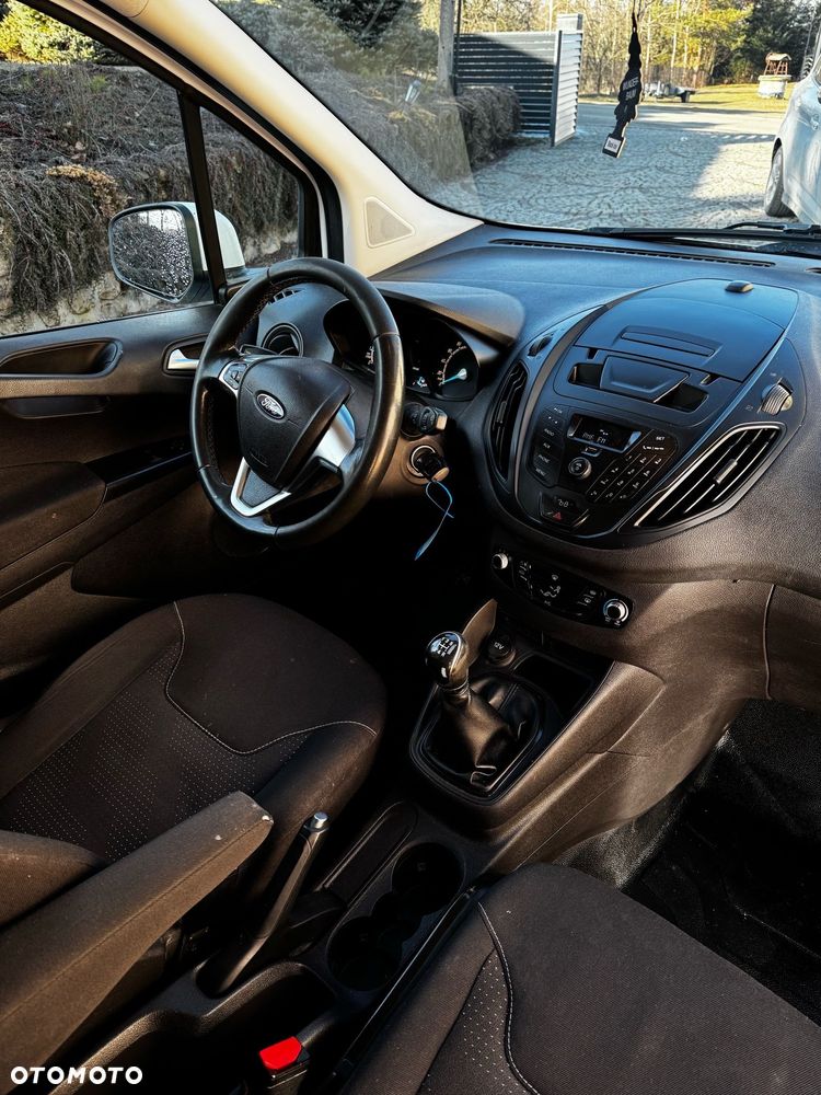 Ford Transit Courier - 11