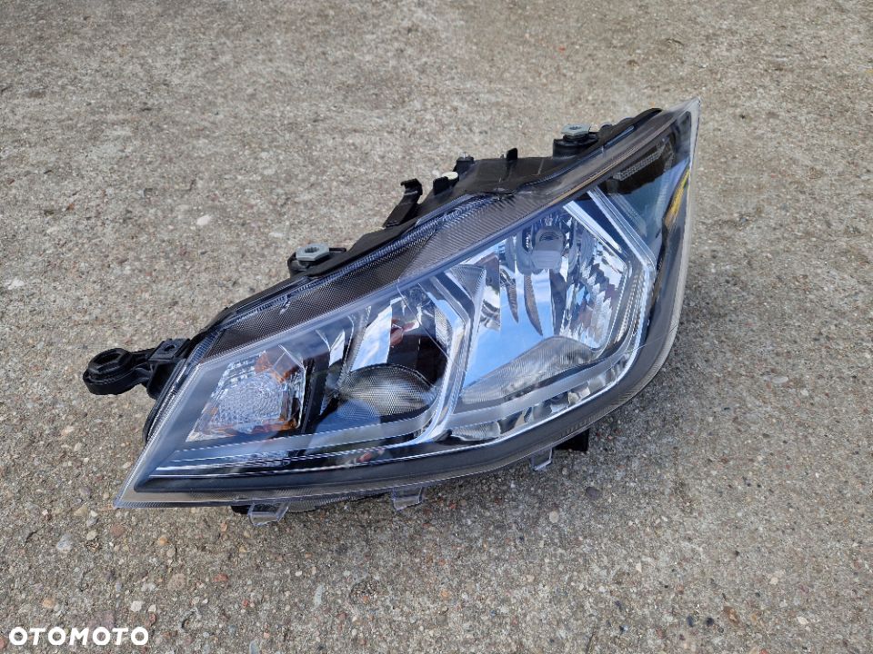 Seat Ibiza V 17- reflektor przedni lewy lampa zwykła LED 5F - 1