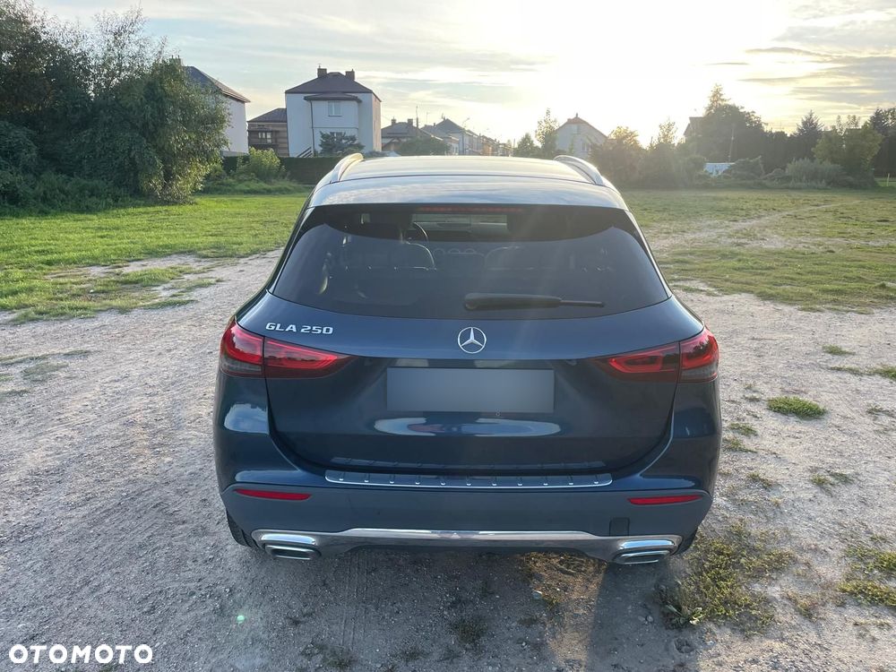 Mercedes-Benz GLA 250 8G-DCT - 4