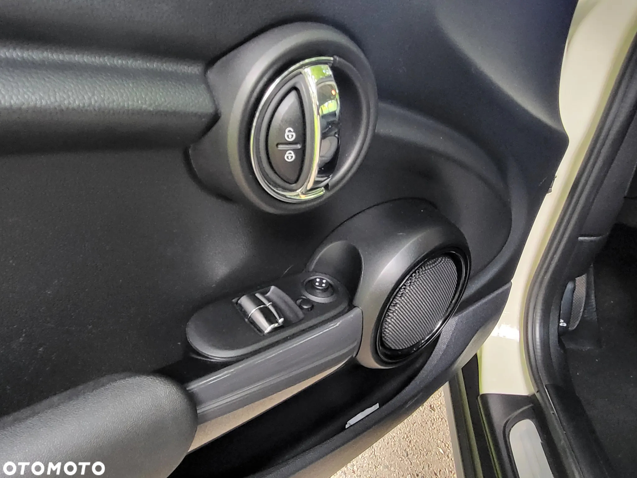MINI Cooper Essential Trim - 14