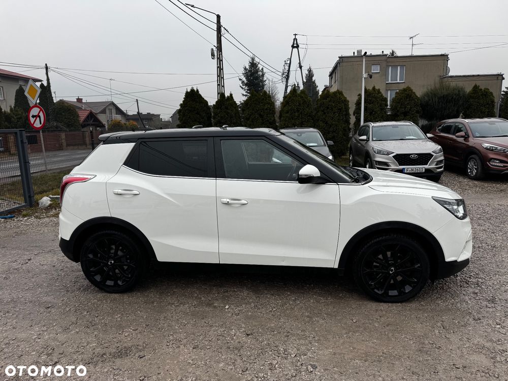 SsangYong/KGM Tivoli e-XGi 160 2WD Black+White - 8