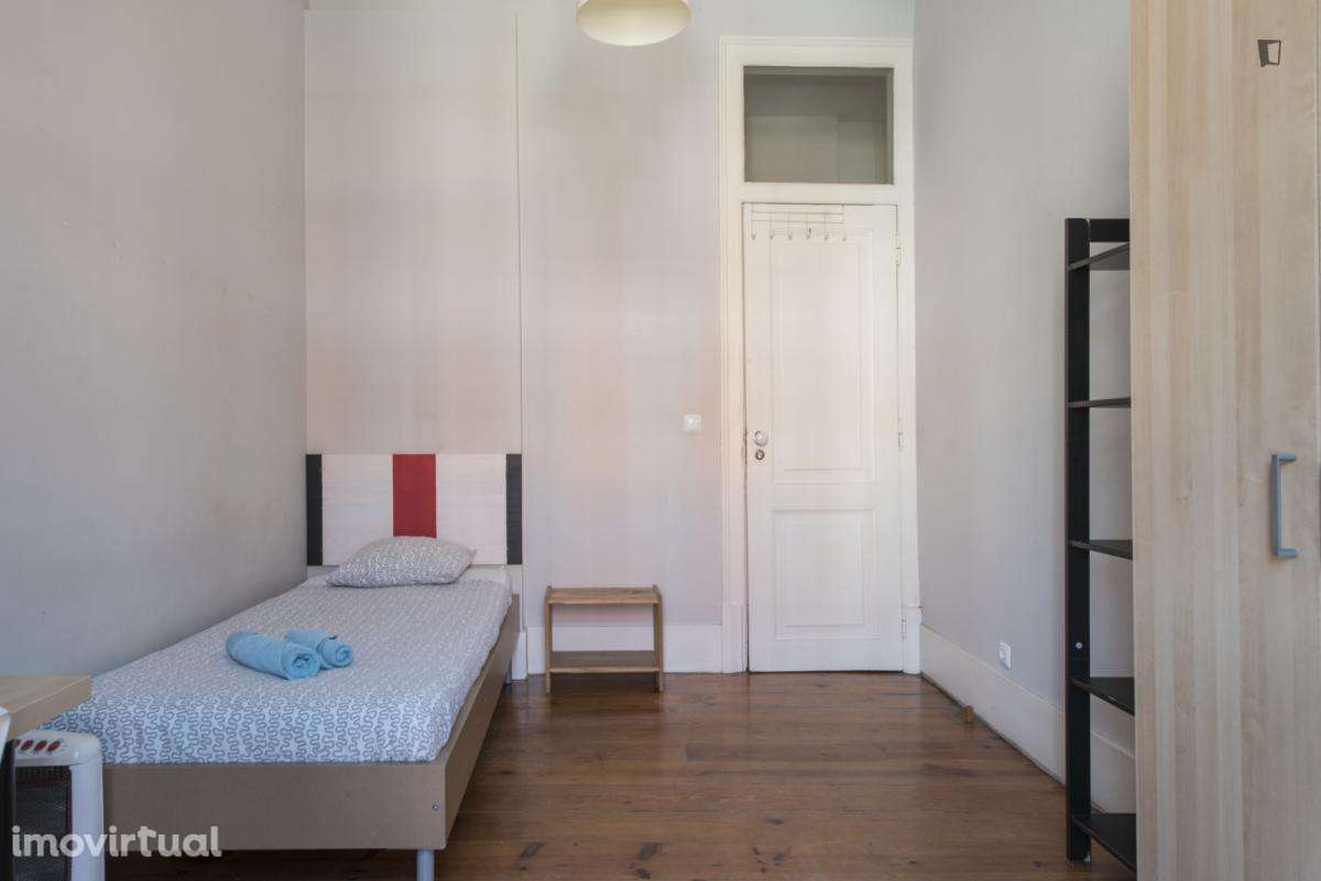 Quarto - localizado em Intendente Lisbon - Grande imagem: 3/17