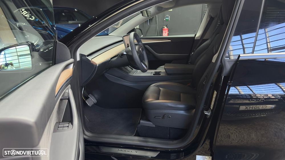 Tesla Model Y Long Range Dual Motor AWD - 21