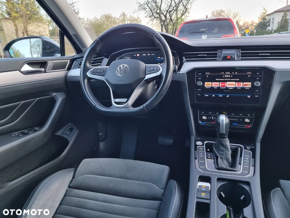 Volkswagen Passat Variant 2.0 TDI 4Mot Elegance DSG - 17