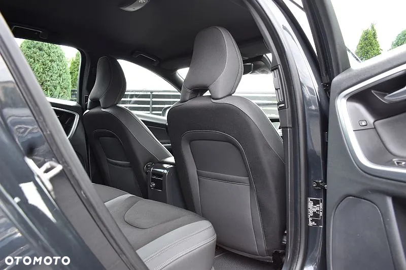Volvo V60 D4 Momentum - 21