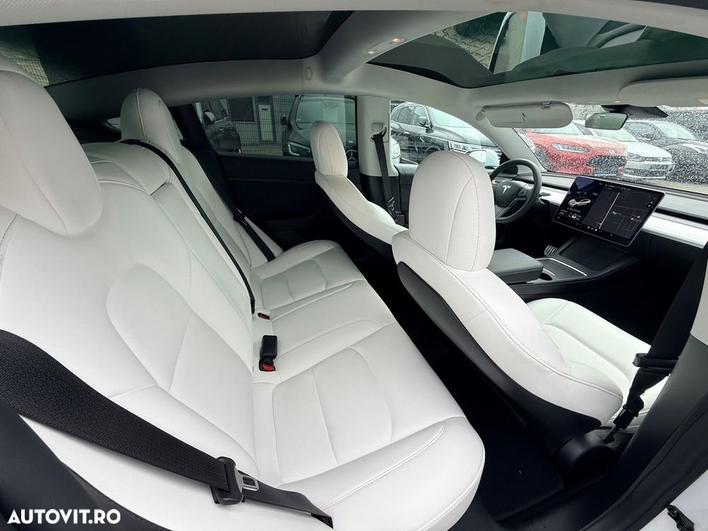 Tesla Model 3 - 9