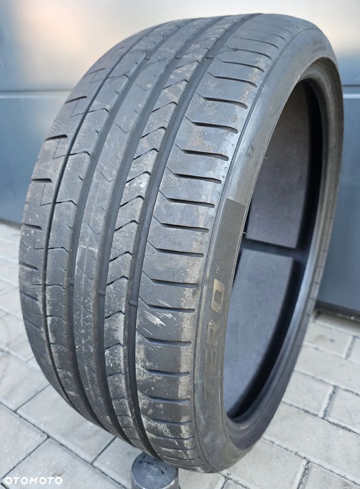 Pirelli P Zero 235/35R20 92 Y - 1