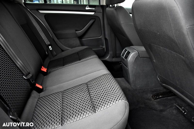 Volkswagen Golf 1.6 TDI DPF Trendline - 12