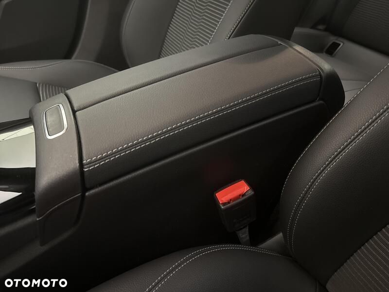 Mercedes-Benz CLA 200 7G-DCT - 19