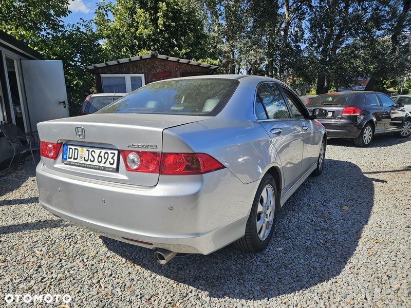 Honda Accord 2.0 Executive - 11