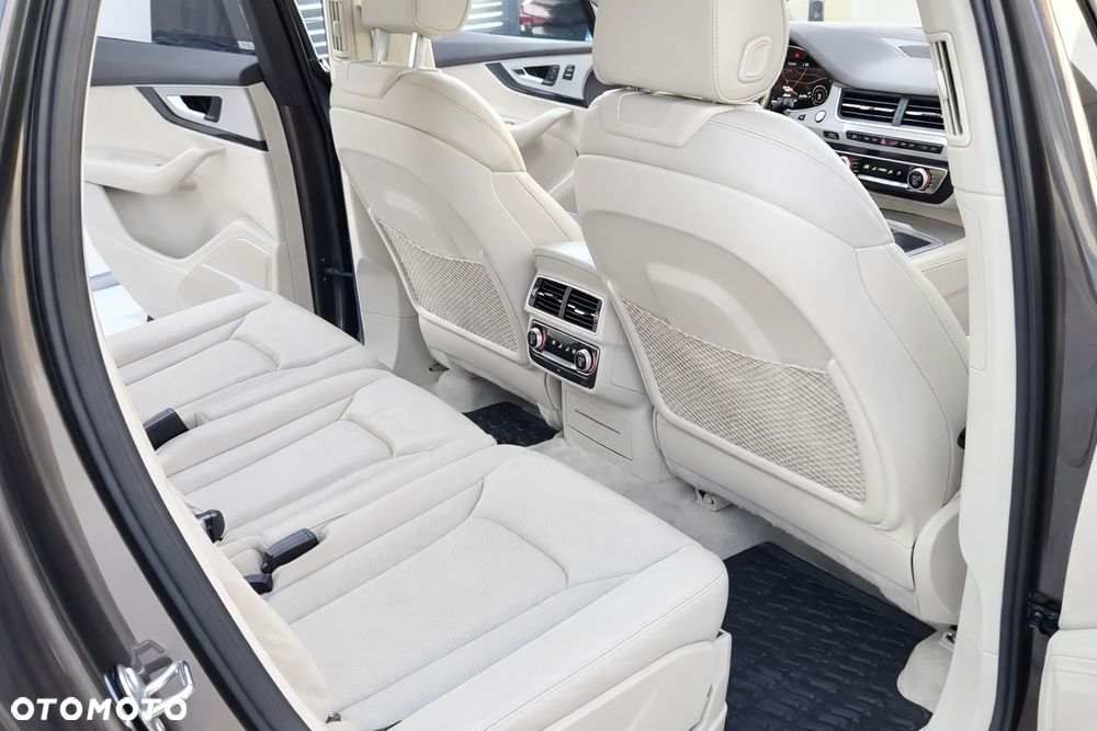 Audi Q7 - 17