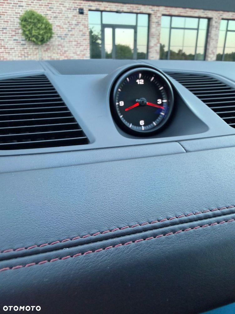 Porsche Cayenne - 9