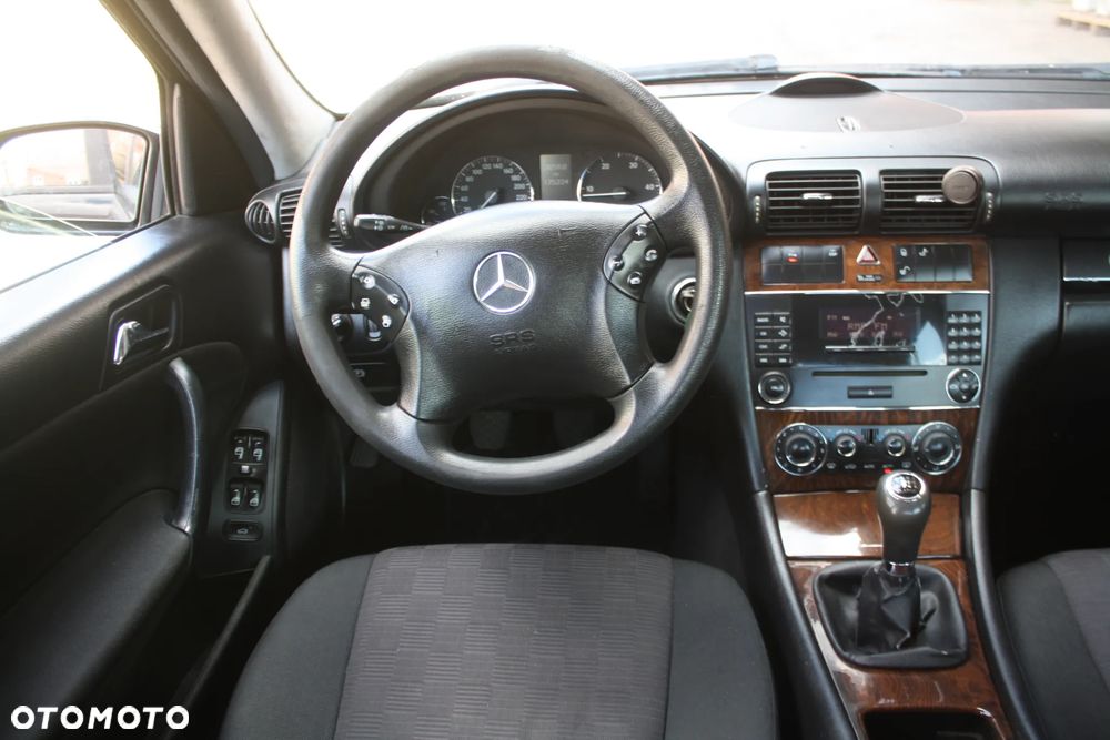 Mercedes-Benz Klasa C 220 CDI Classic - 23