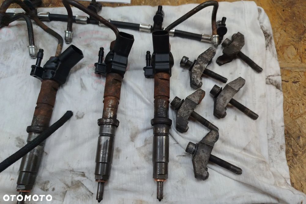 wtryskiwacz wtrysk 076130855X komplet 5 sztuk do Volkswagen Crafter I 2.5 TDI BJL z silnika na chodzie - 3