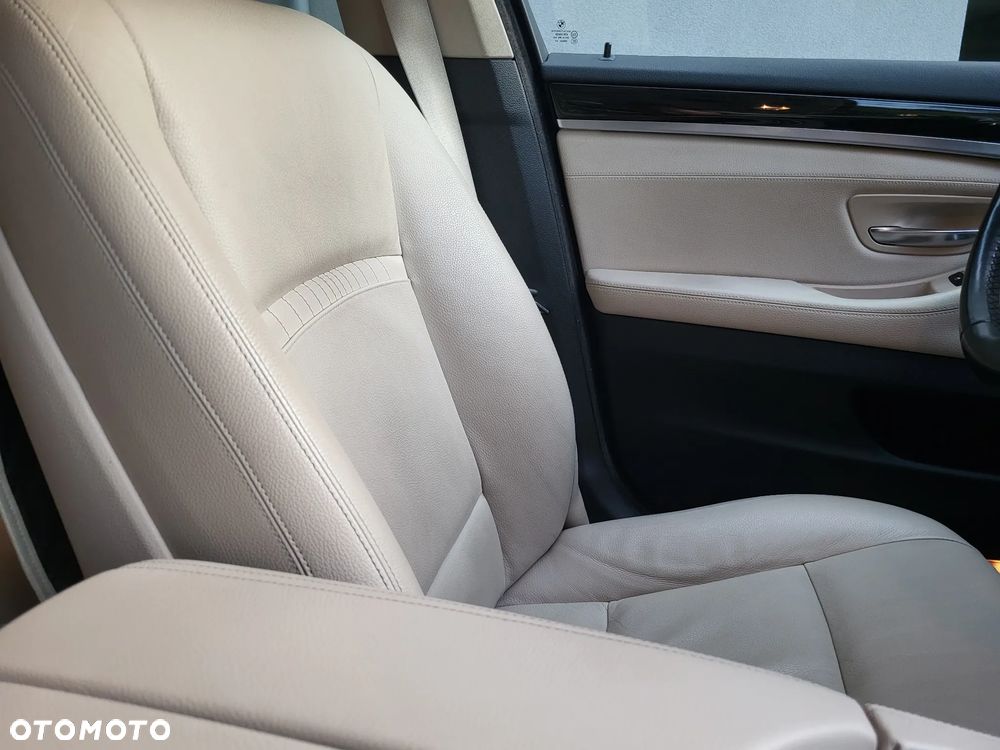 BMW Seria 5 528i xDrive Luxury Line - 25
