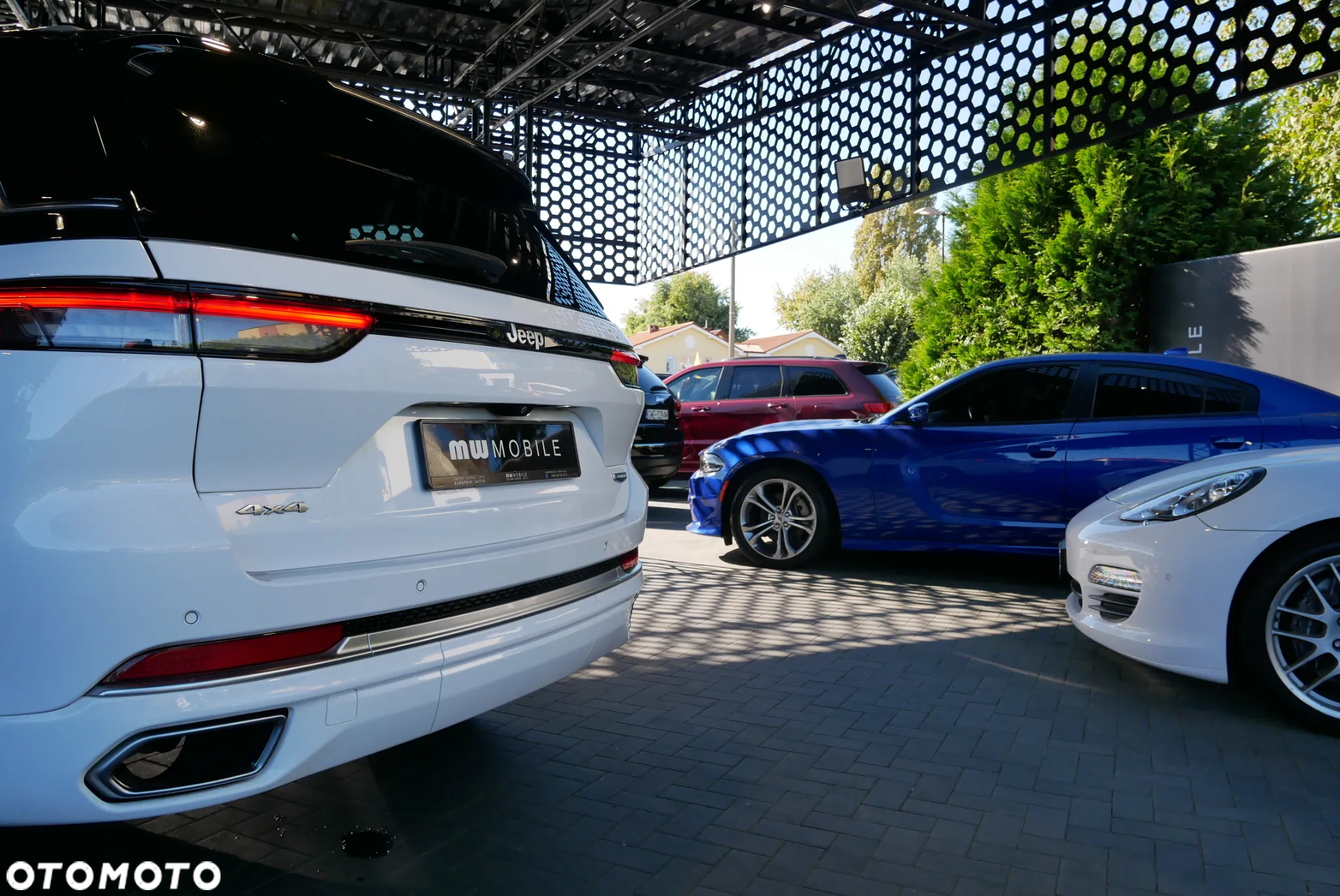 Jeep Grand Cherokee - 33