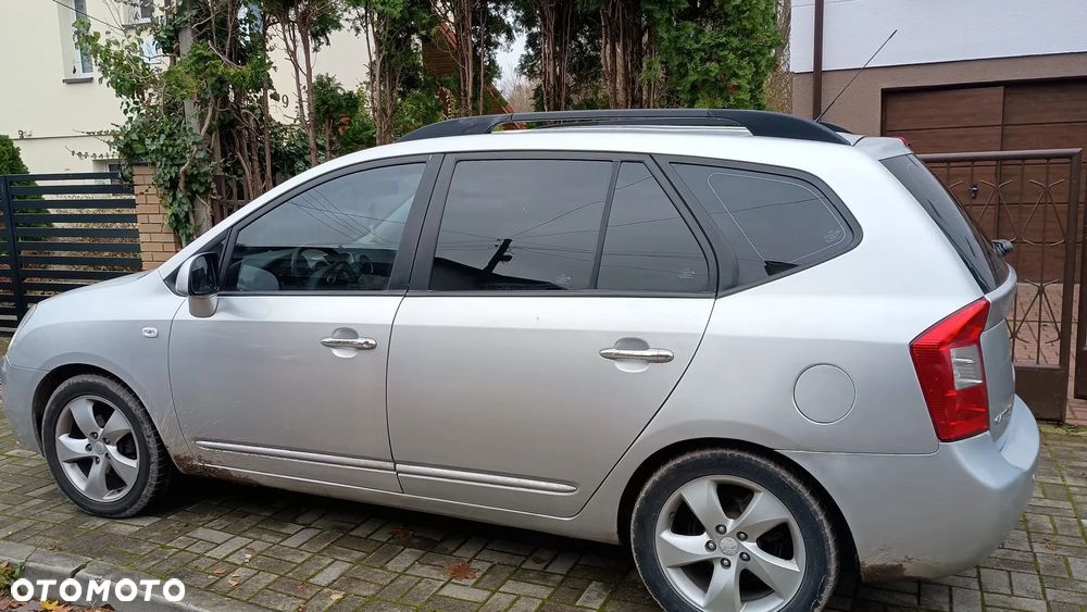 Kia Carens - 2