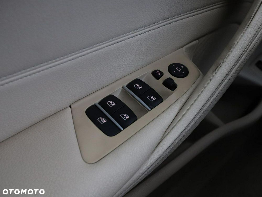 BMW Seria 5 520d xDrive - 38