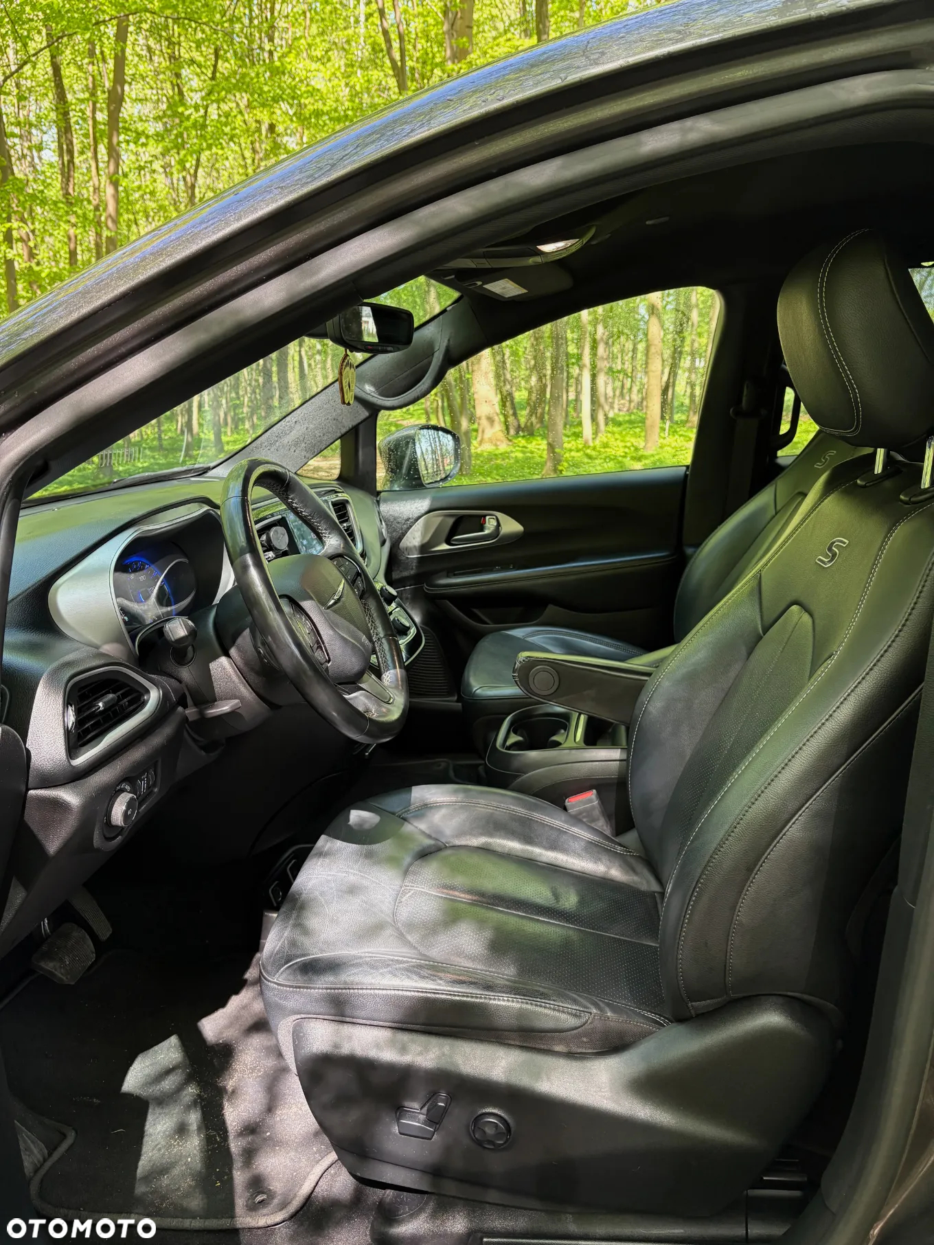 Chrysler Pacifica - 13