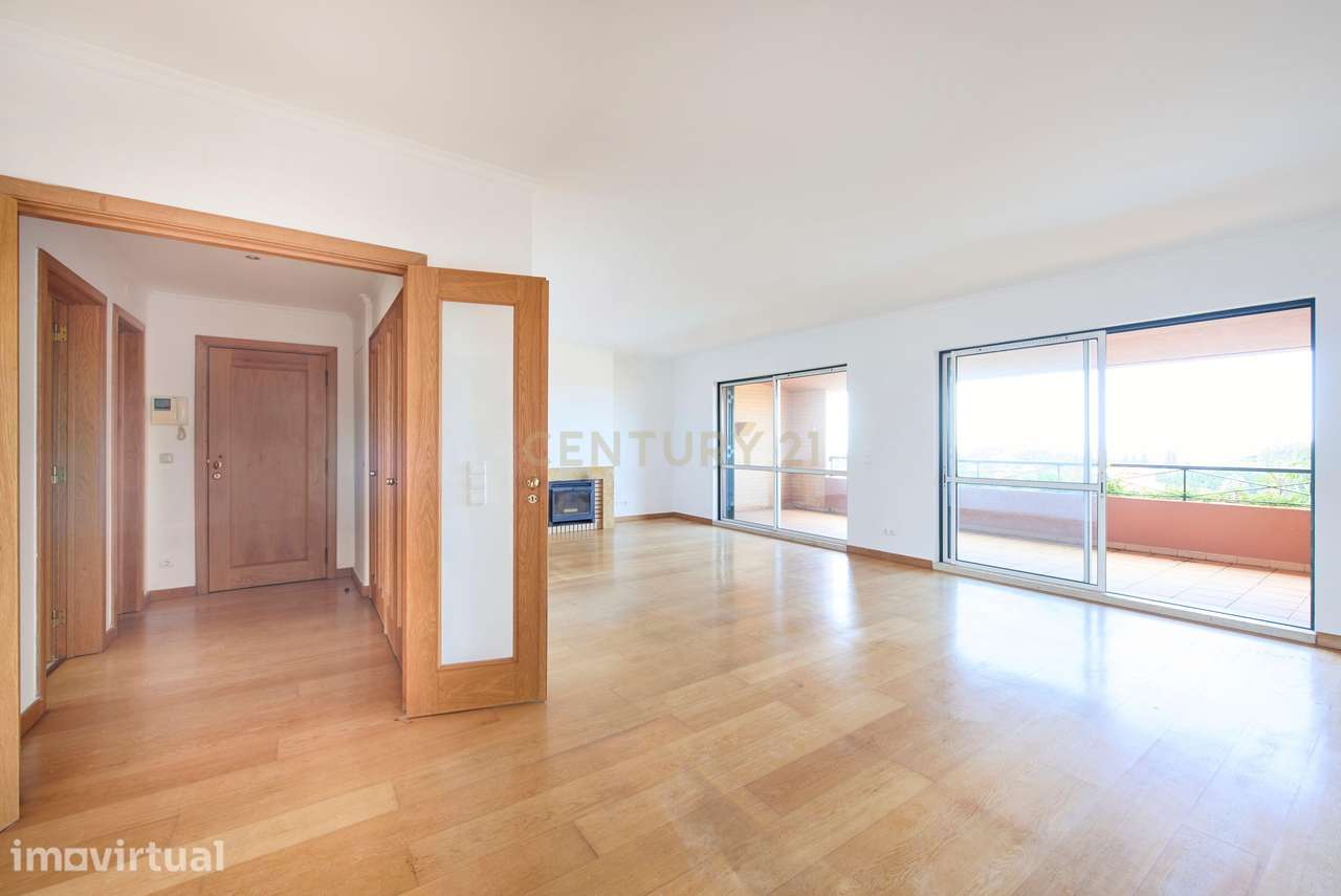 T4 com Vista Mar em Condomínio Privado com Piscina no Estoril - Grande imagem: 2/60