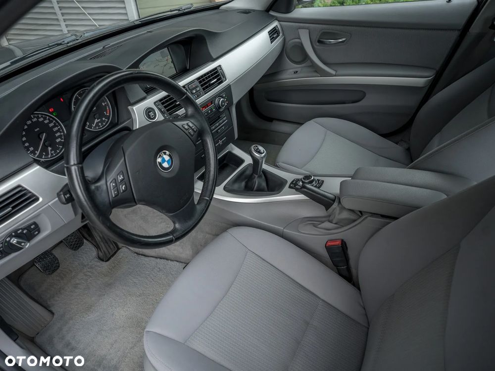 BMW Seria 3 318i Edition Exclusive - 22