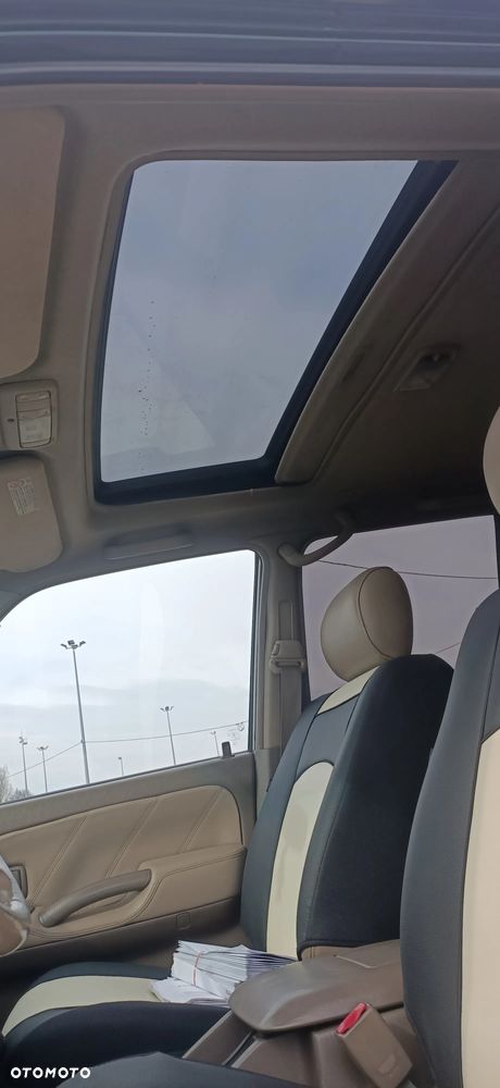 Toyota Land Cruiser - 12