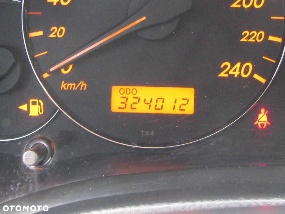 Toyota Avensis 2.0 D-4D Sol - 18