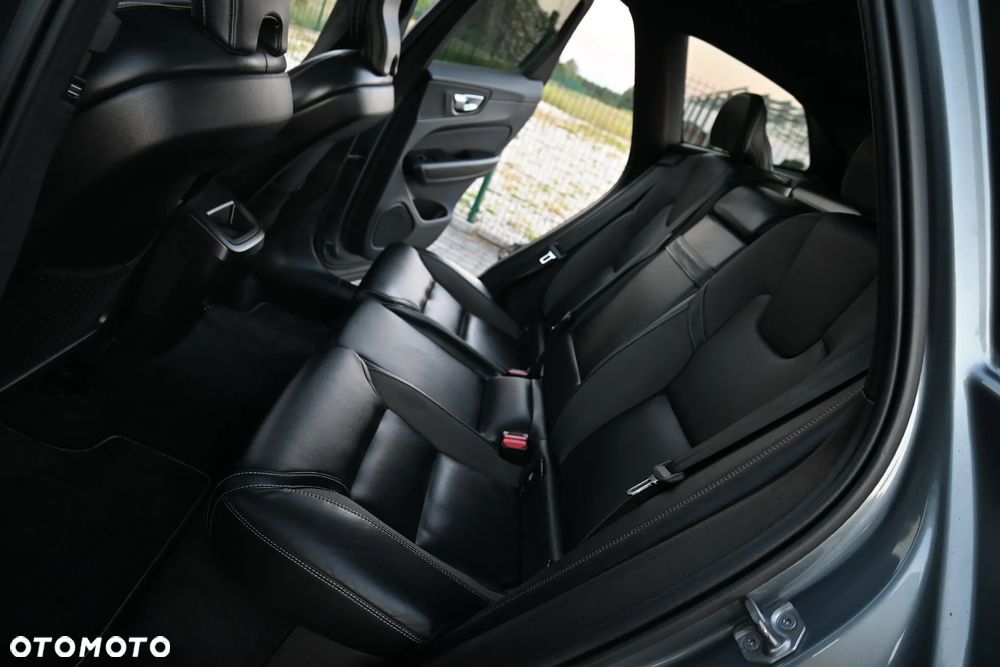 Volvo XC 60 B4 D AWD R-Design - 35