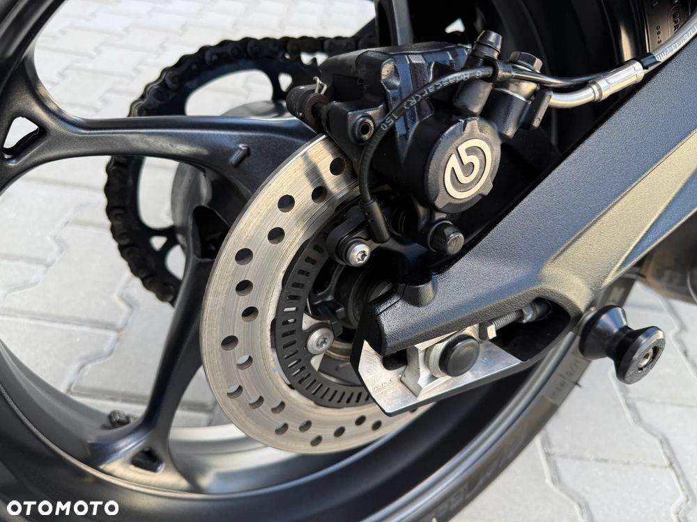 Triumph Street Triple - 26