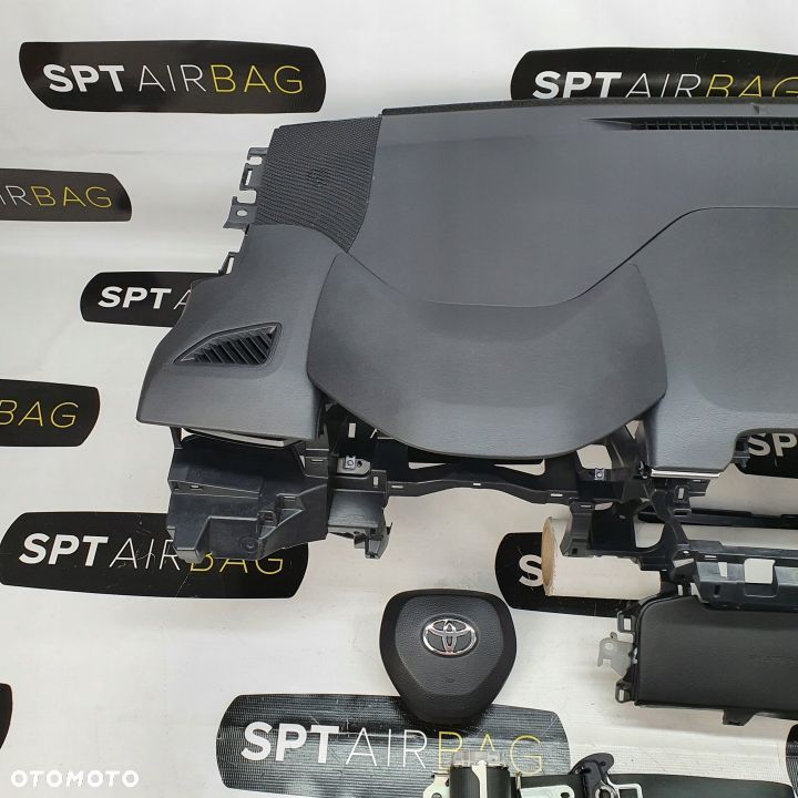 TOYOTA COROLLA E21 DESKA ROZDZIELCZA KONSOLA KOKPIT PULPIT PODUSZKI AIRBAG AIR BAG PASY KIT SET - 2
