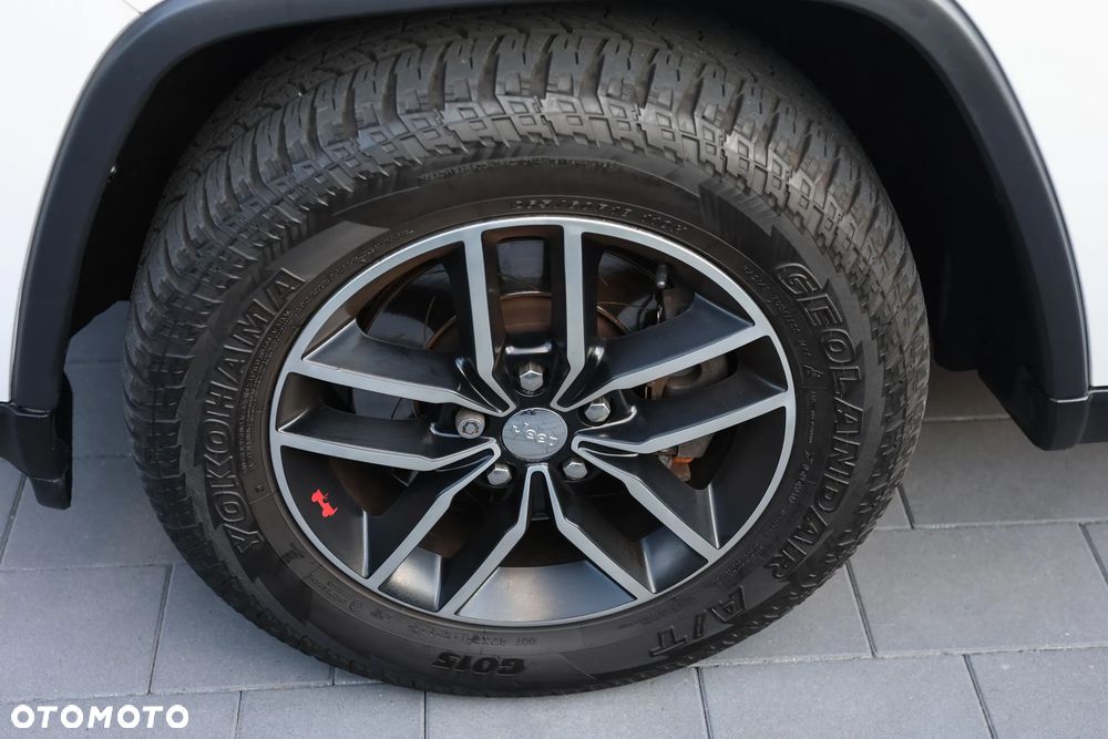 Jeep Grand Cherokee - 35