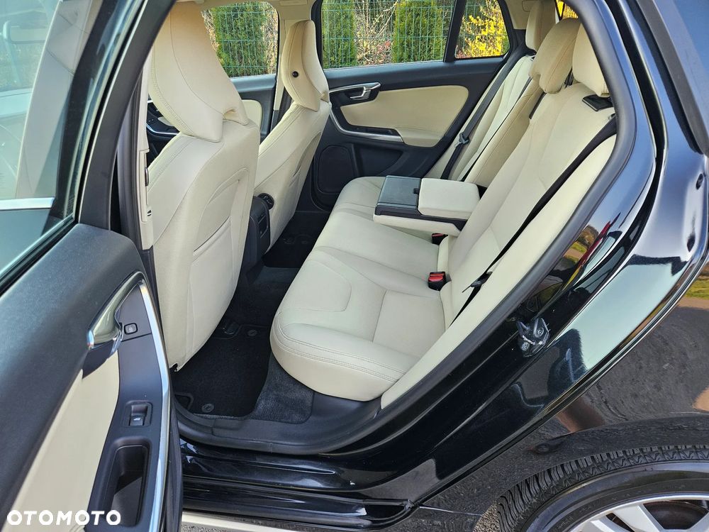 Volvo V60 D4 Momentum - 21