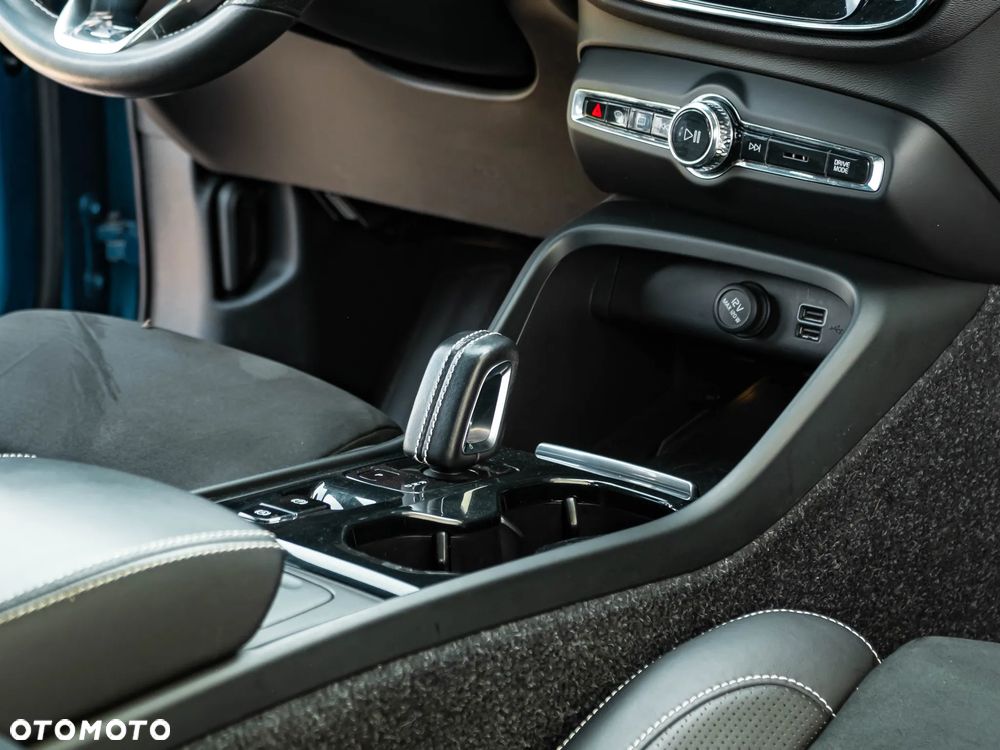 Volvo XC 40 D4 AWD R-Design - 24