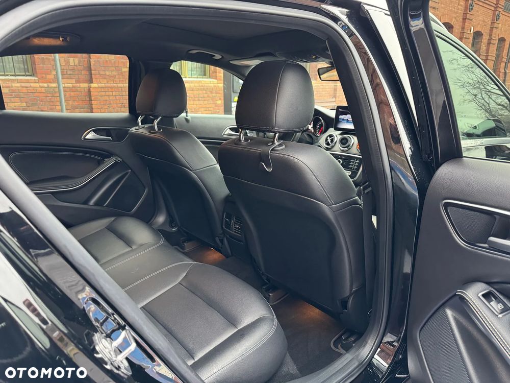 Mercedes-Benz GLA 250 7G-DCT UrbanStyle Edition - 18