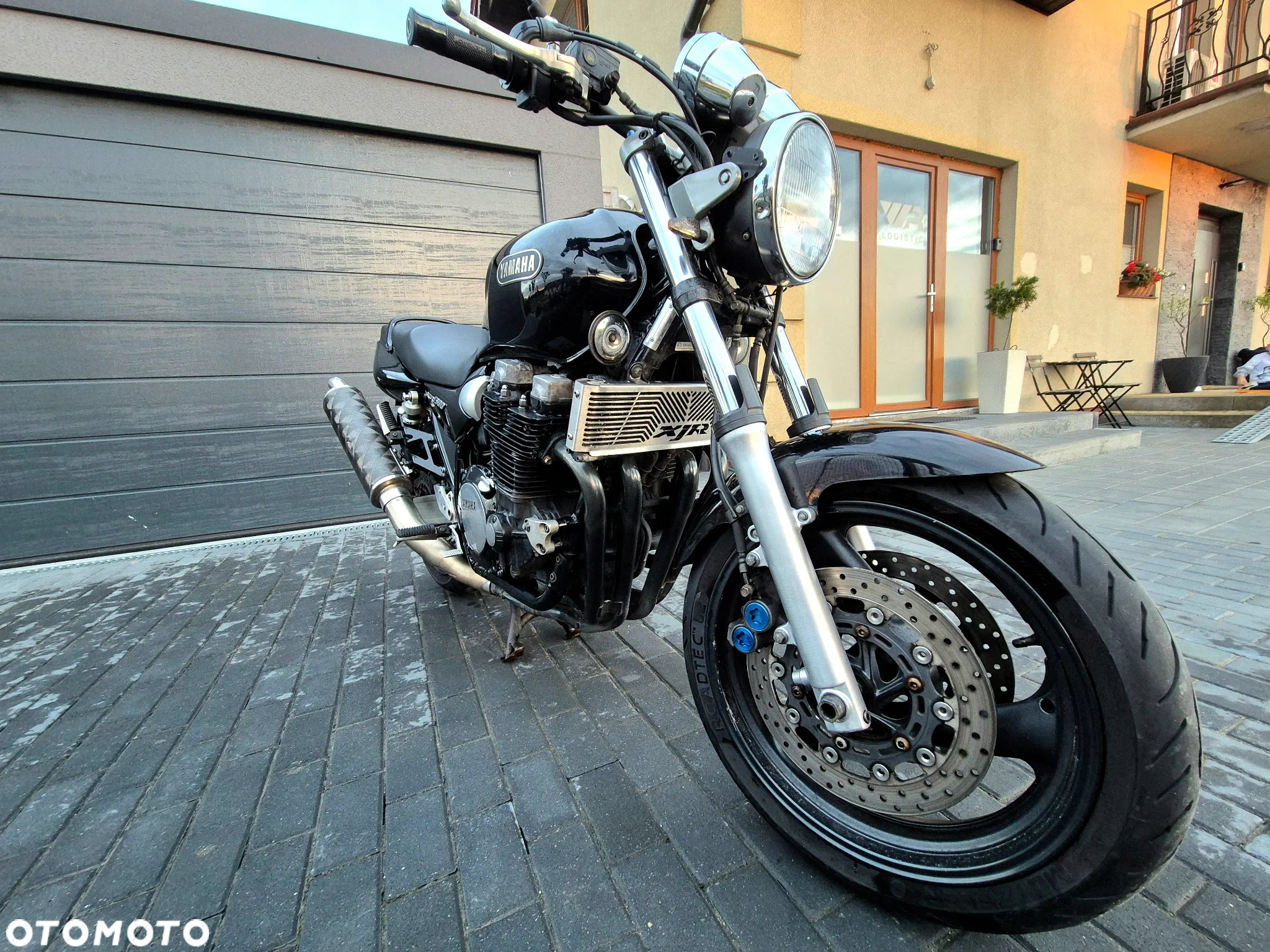 Yamaha XJR - 11