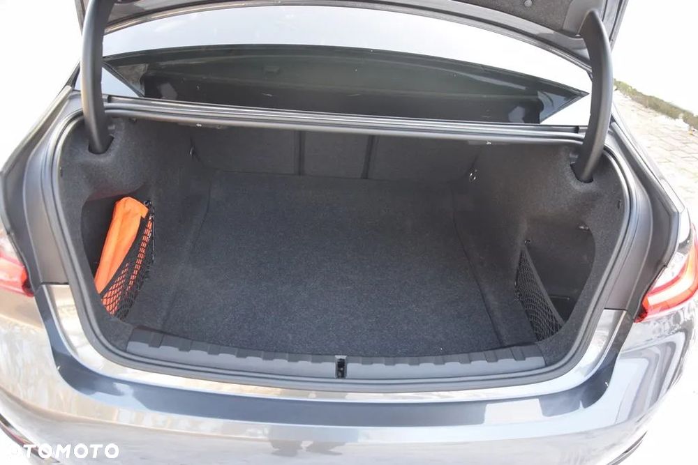 BMW Seria 3 318d Sport Line - 26