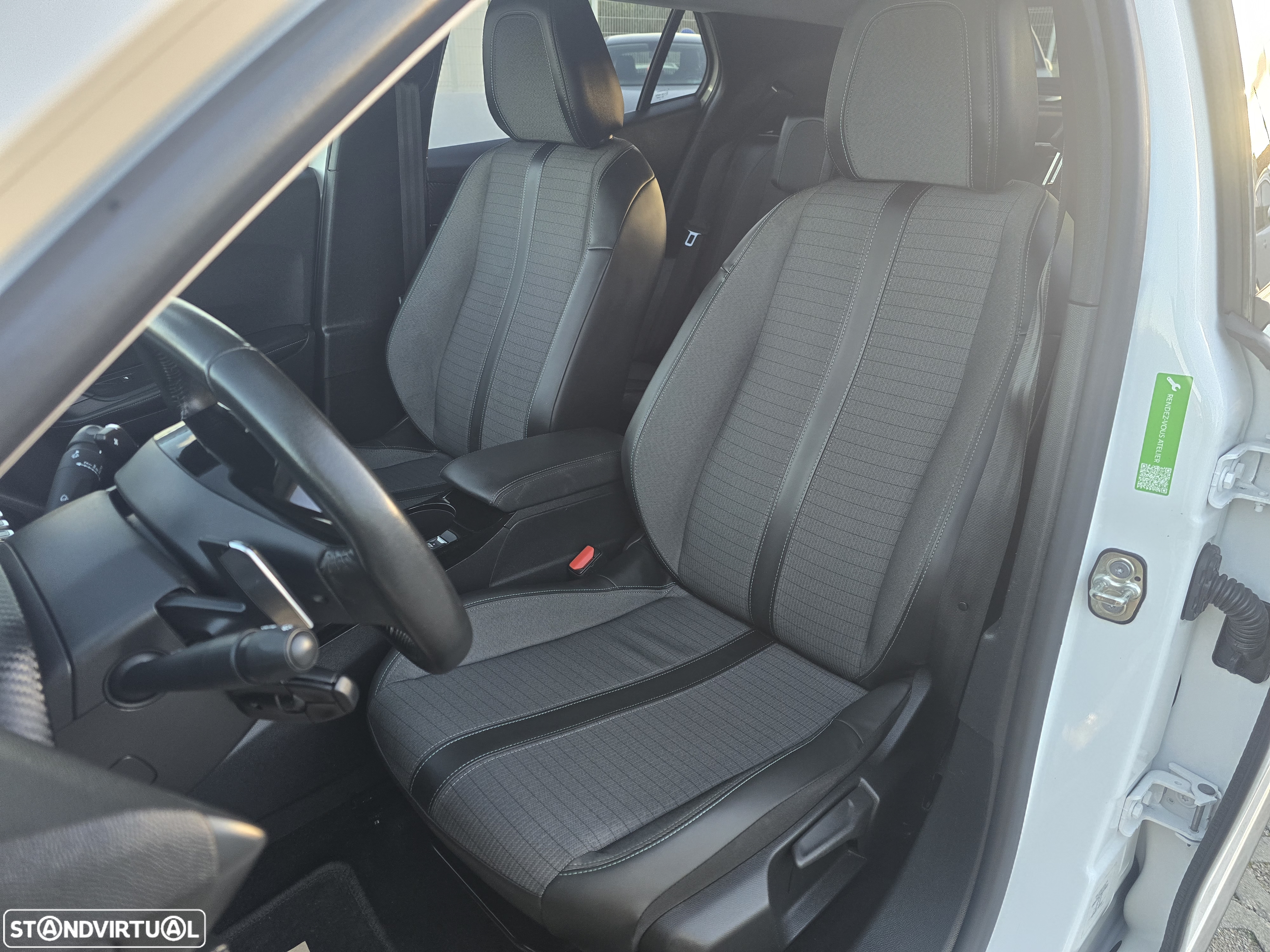Peugeot 2008 1.5 BlueHDi Allure EAT8 - 6
