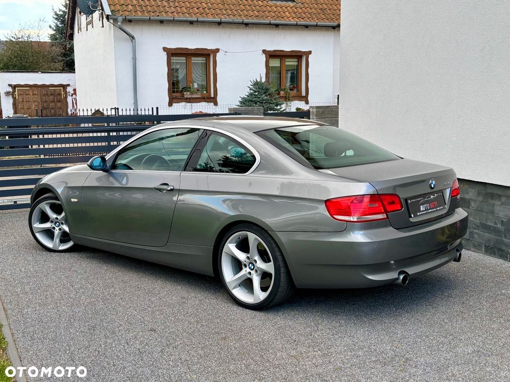 BMW Seria 3 335i Coupe - 18