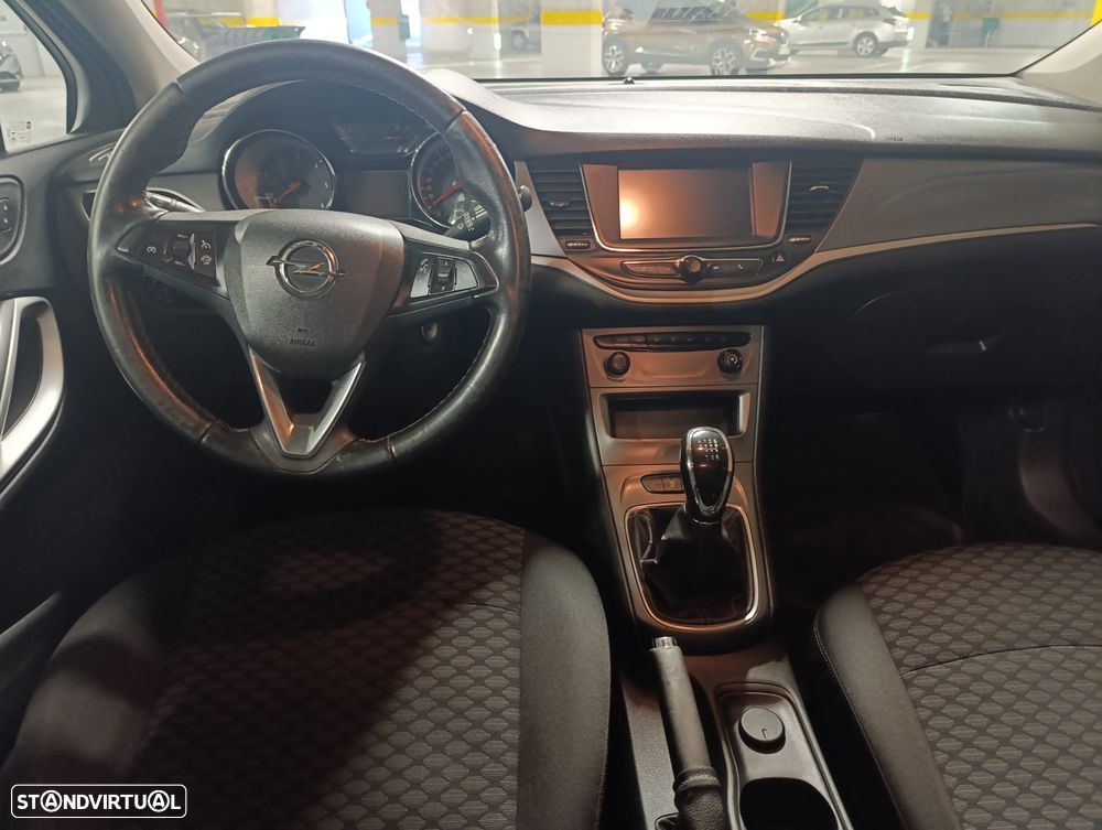 Opel Astra Sports Tourer - 8