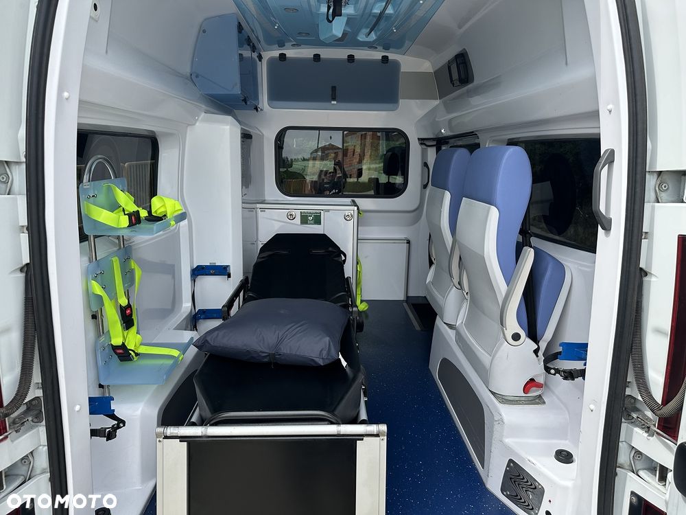 Renault Trafic Karetka Ambulans Ambulance Sanitarny EN1789 - 7