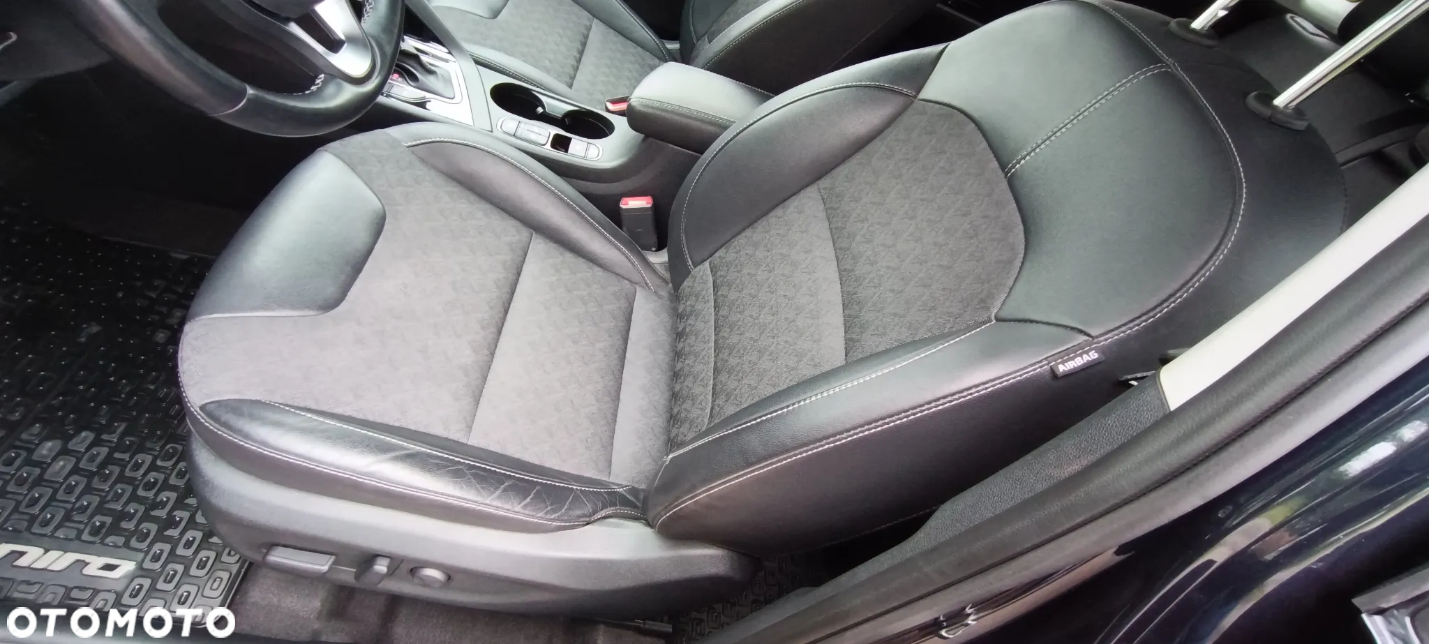 Kia Niro 1.6 GDI Hybrid L Business Line - 13