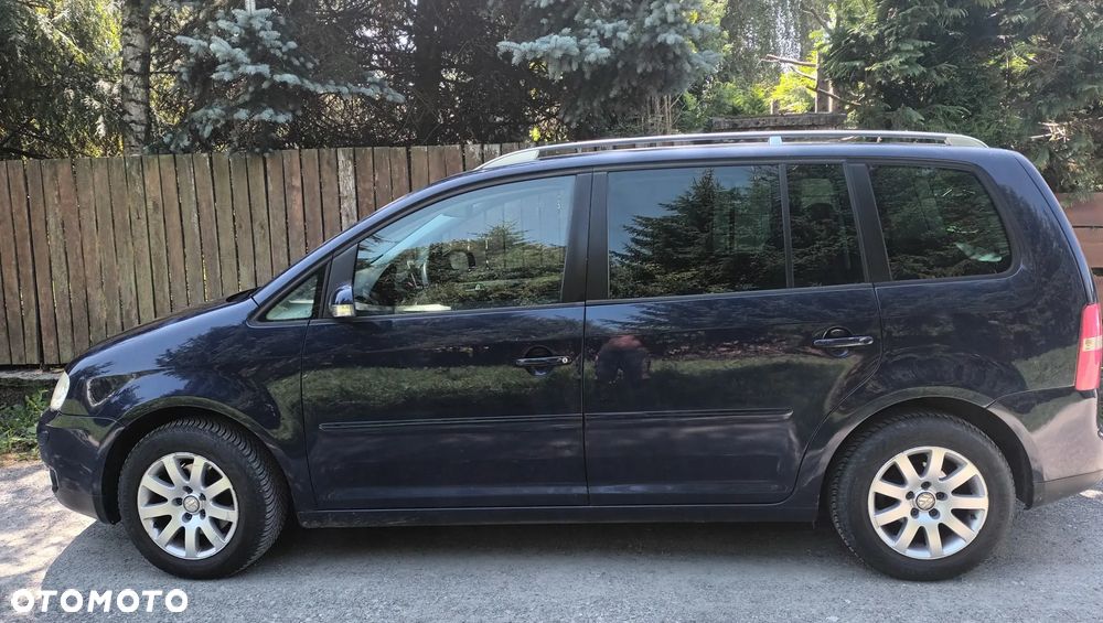 Volkswagen Touran 2.0 TDI Highline - 3