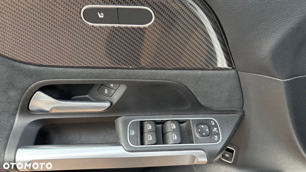 Mercedes-Benz GLB 200 4-Matic AMG Line 8G-DCT - 38