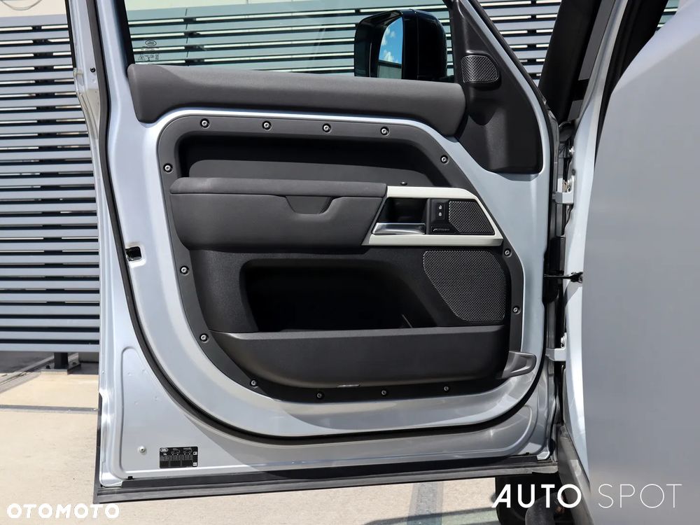 Land Rover Defender 110 P400 First Edition - 20