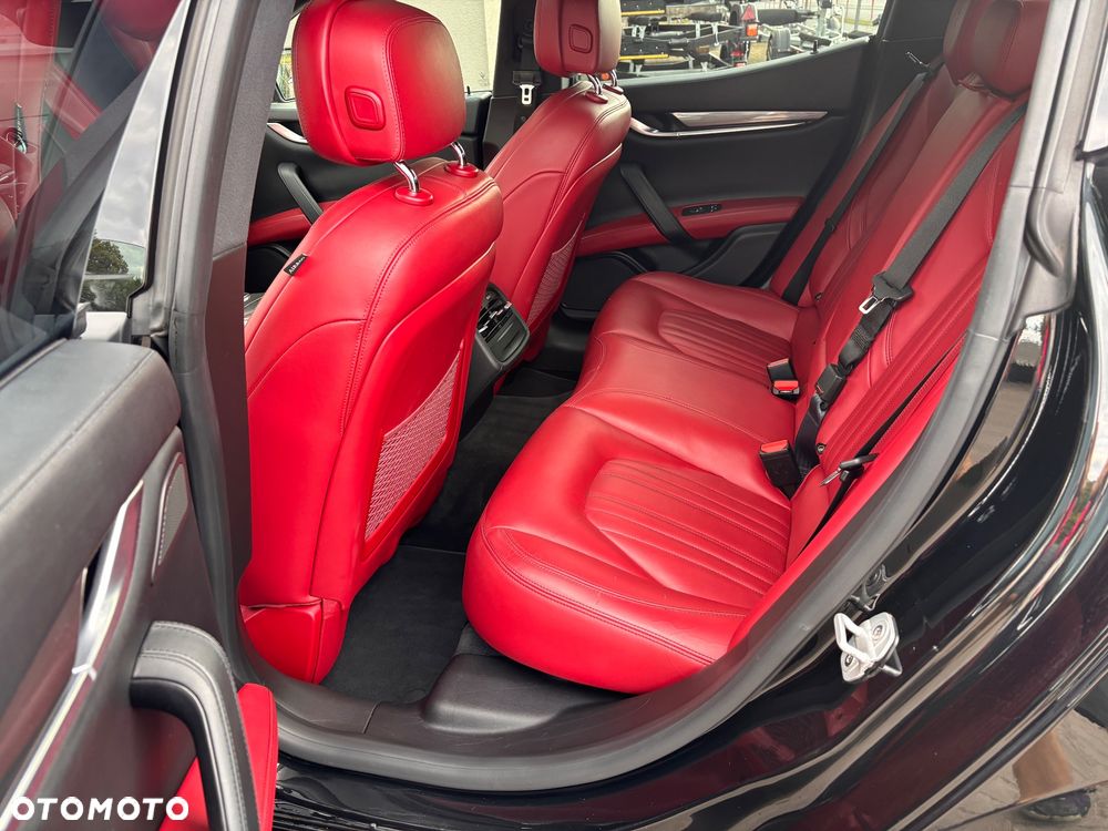 Maserati Ghibli S - 10