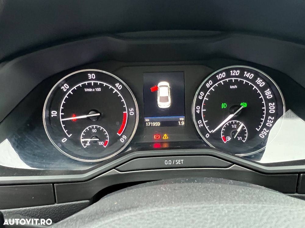 Skoda Superb 2.0 TDI DSG Sportline - 11