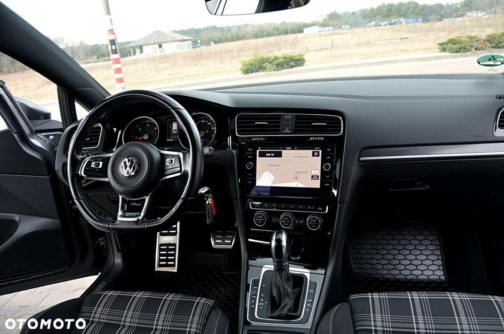 Volkswagen Golf - 23