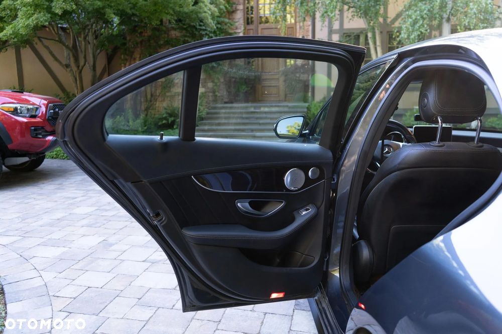 Mercedes-Benz Klasa C 300 7G-TRONIC AMG Line - 16